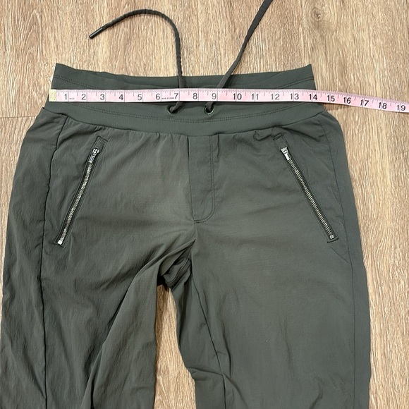 Athleta Trekkie North Jogger. Size 2. - Picture 9 of 9